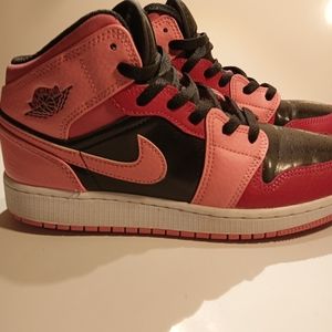 Jordan 1 Mid Coral Chalk size 5.5 Y 554725-662 Pink Black Sneakers